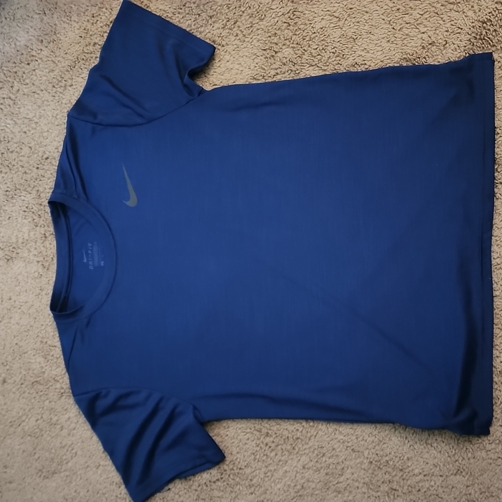 Nike dri fit men's medium t shirt